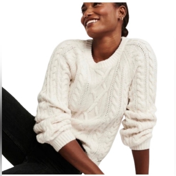 NWT Abercrombie & Fitch Cable Knit Wool Blend Off White Sweater Size XS/S - Picture 1 of 12